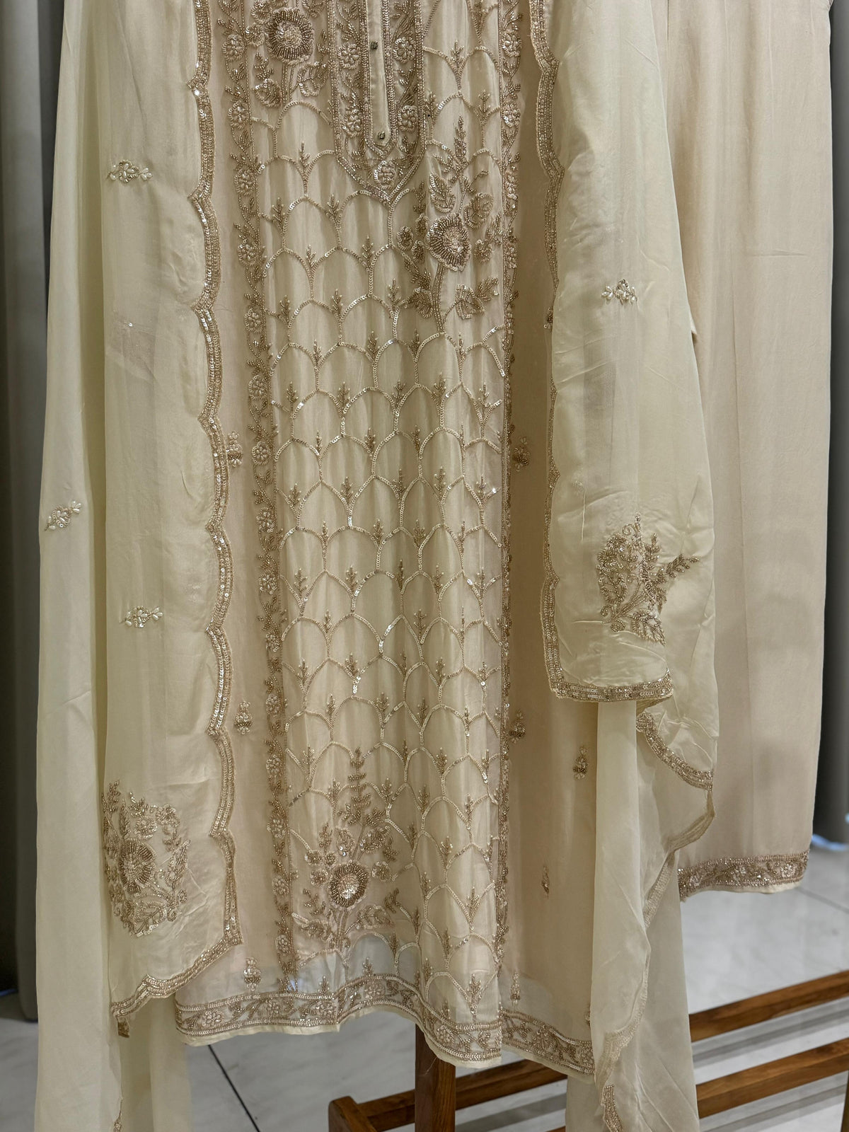 Premium Handworked Organza Salwar Kameez - Pehnava Lawns