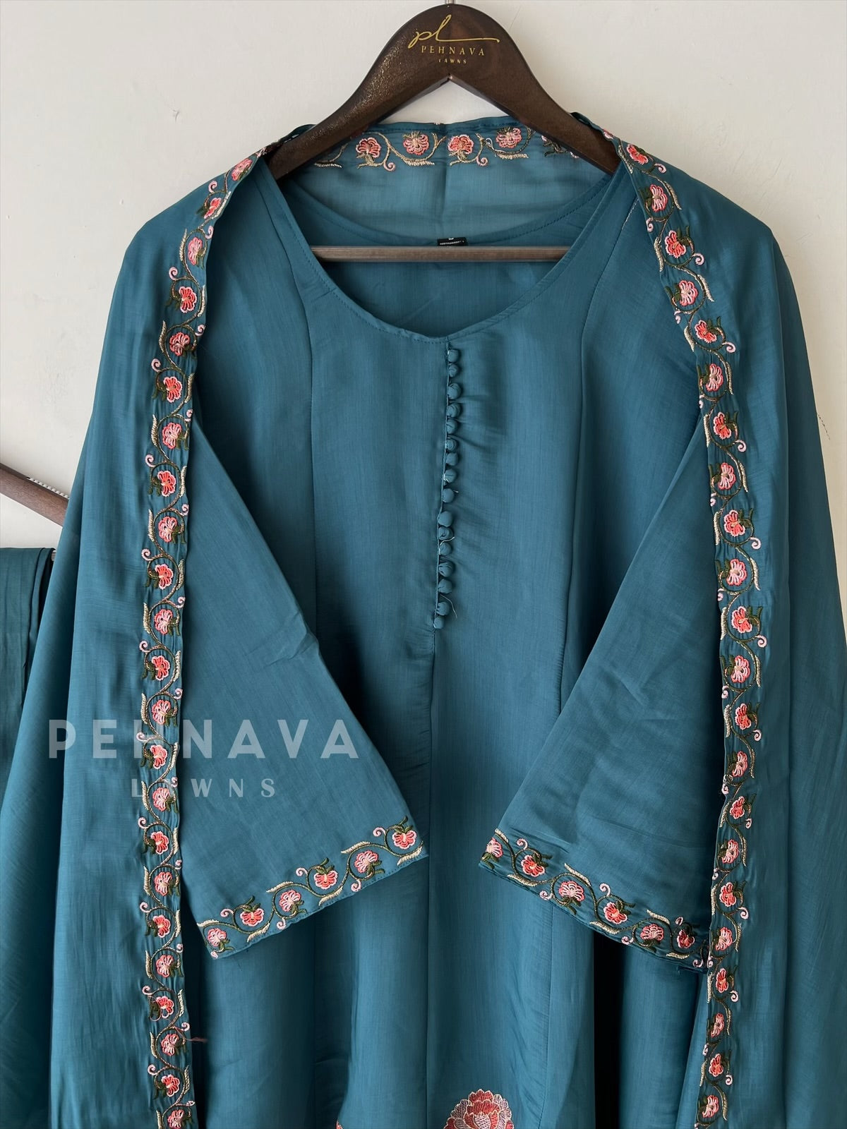 Floral Embroidered Panel Cut Suit-3478 - Pehnava Lawns
