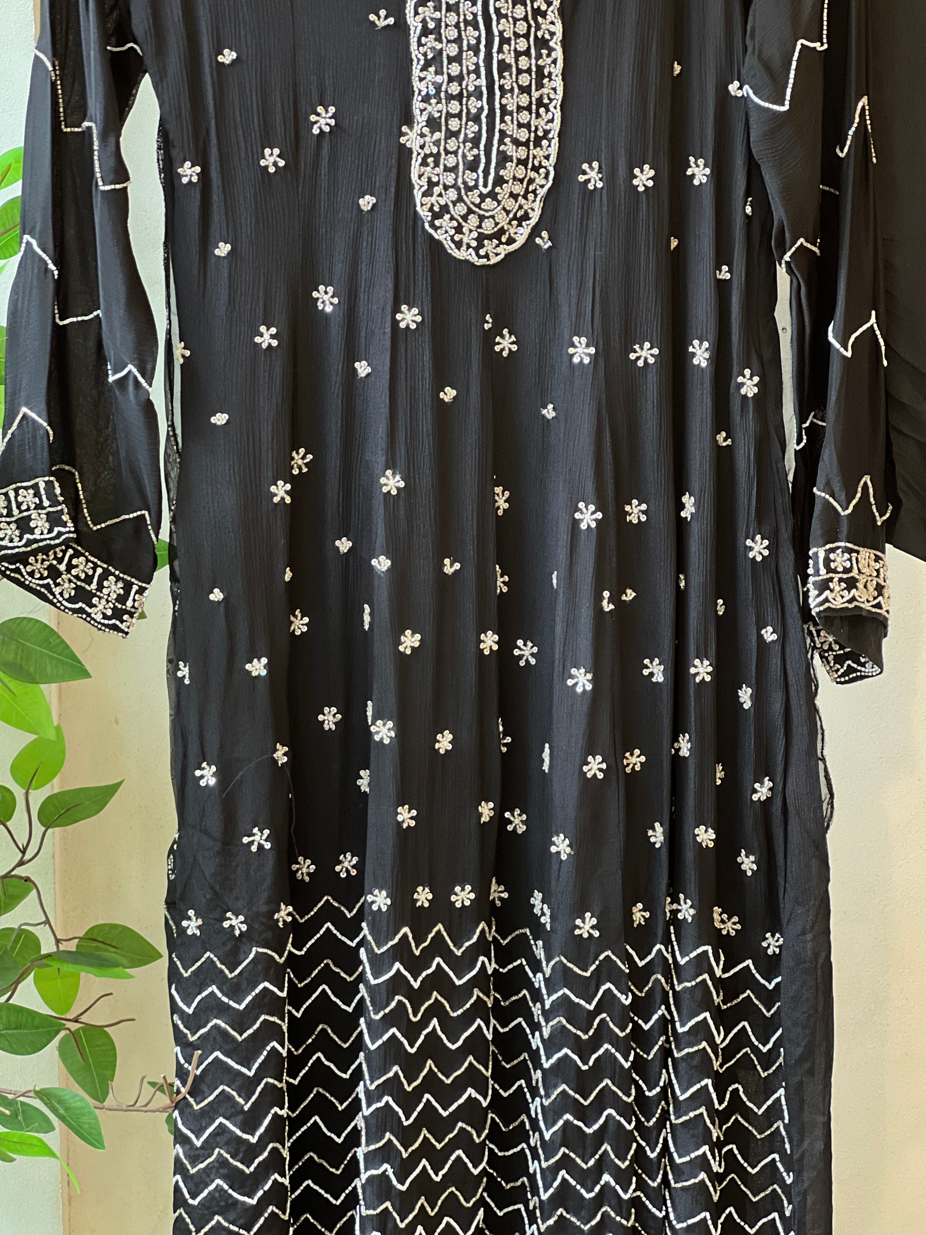Scalloped Handwork Suit Set