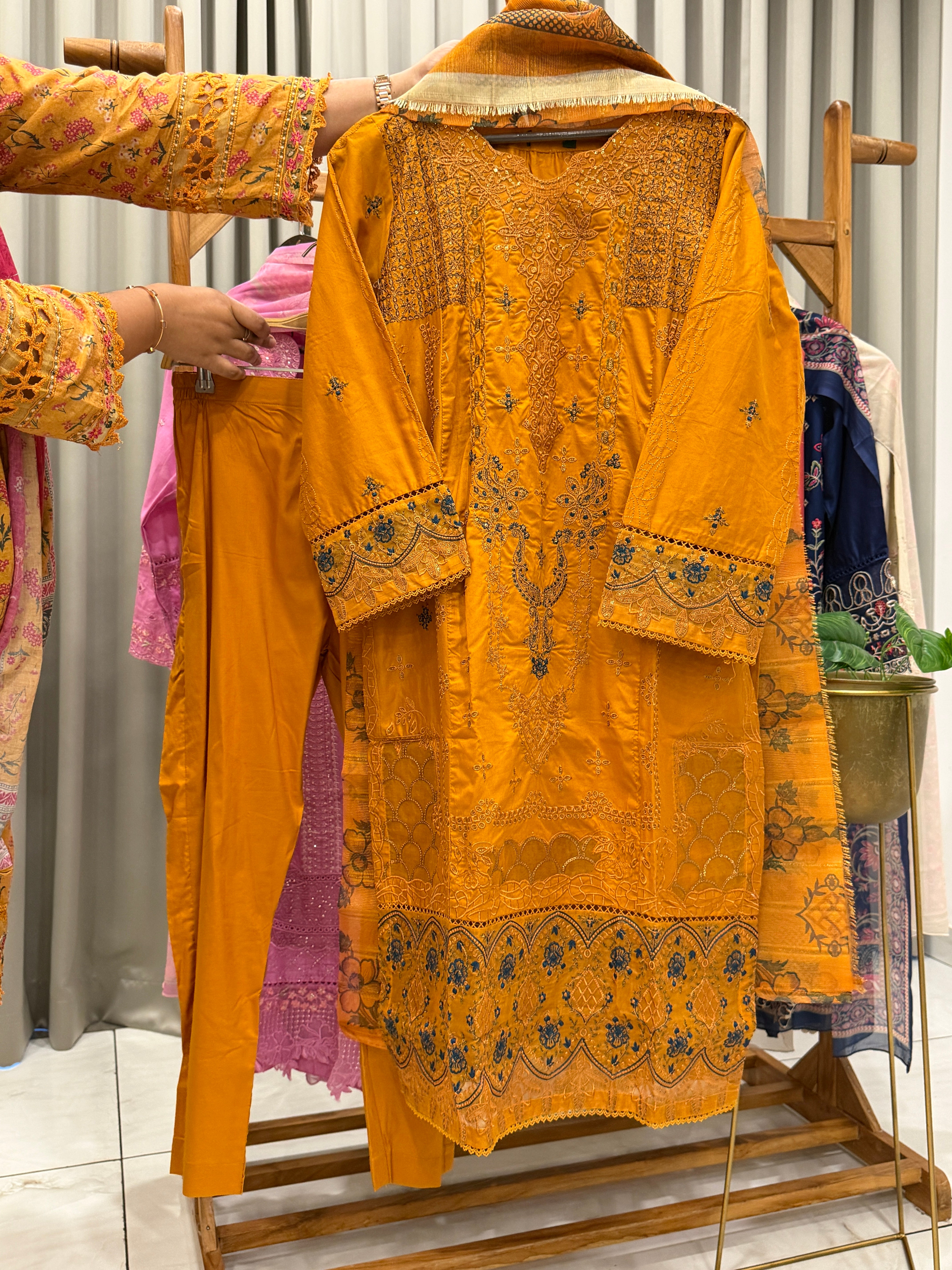 Binsaeed Pakistani Embroidered lawn Suit