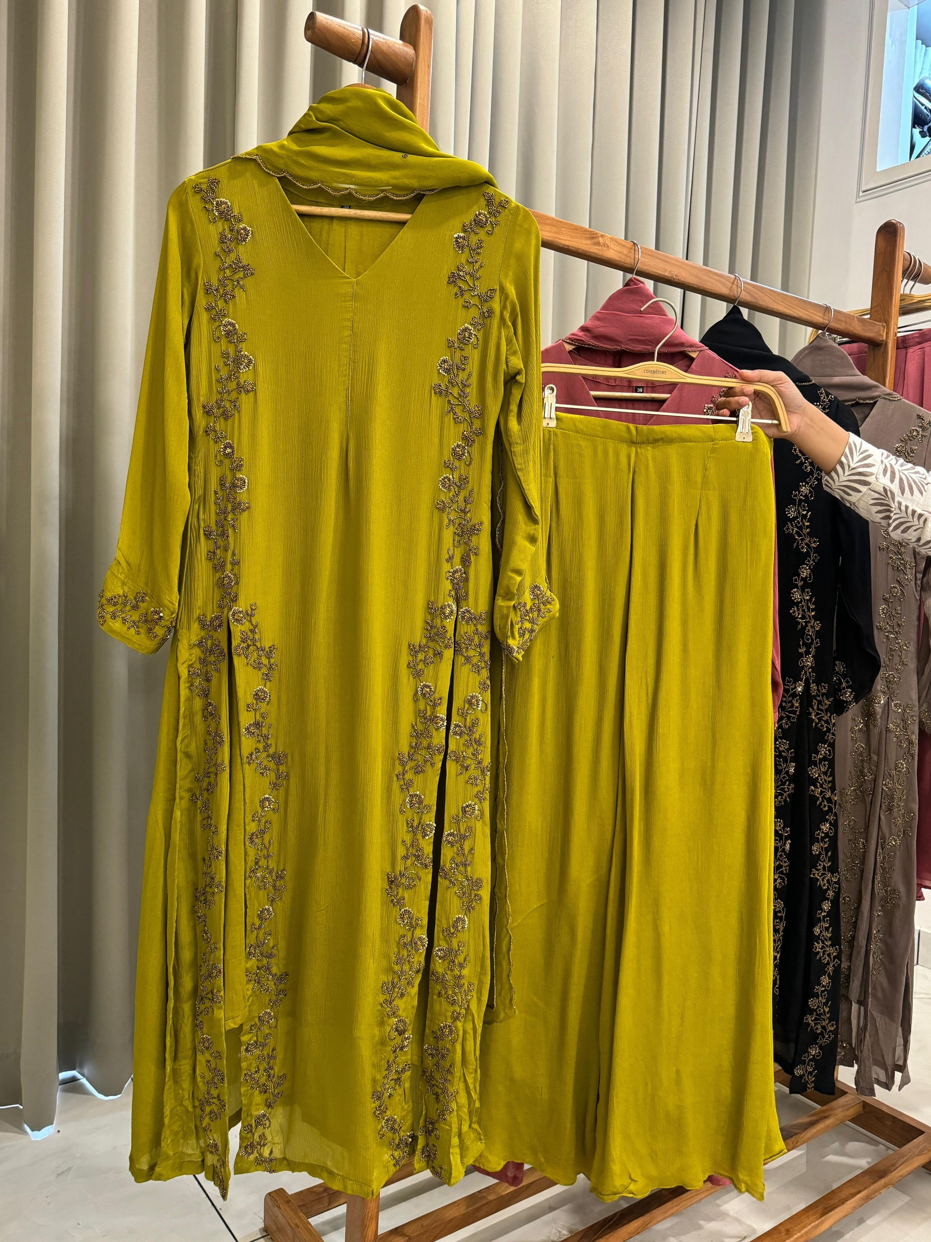 Chinnon handworked Side-slitted suit with flared bottom