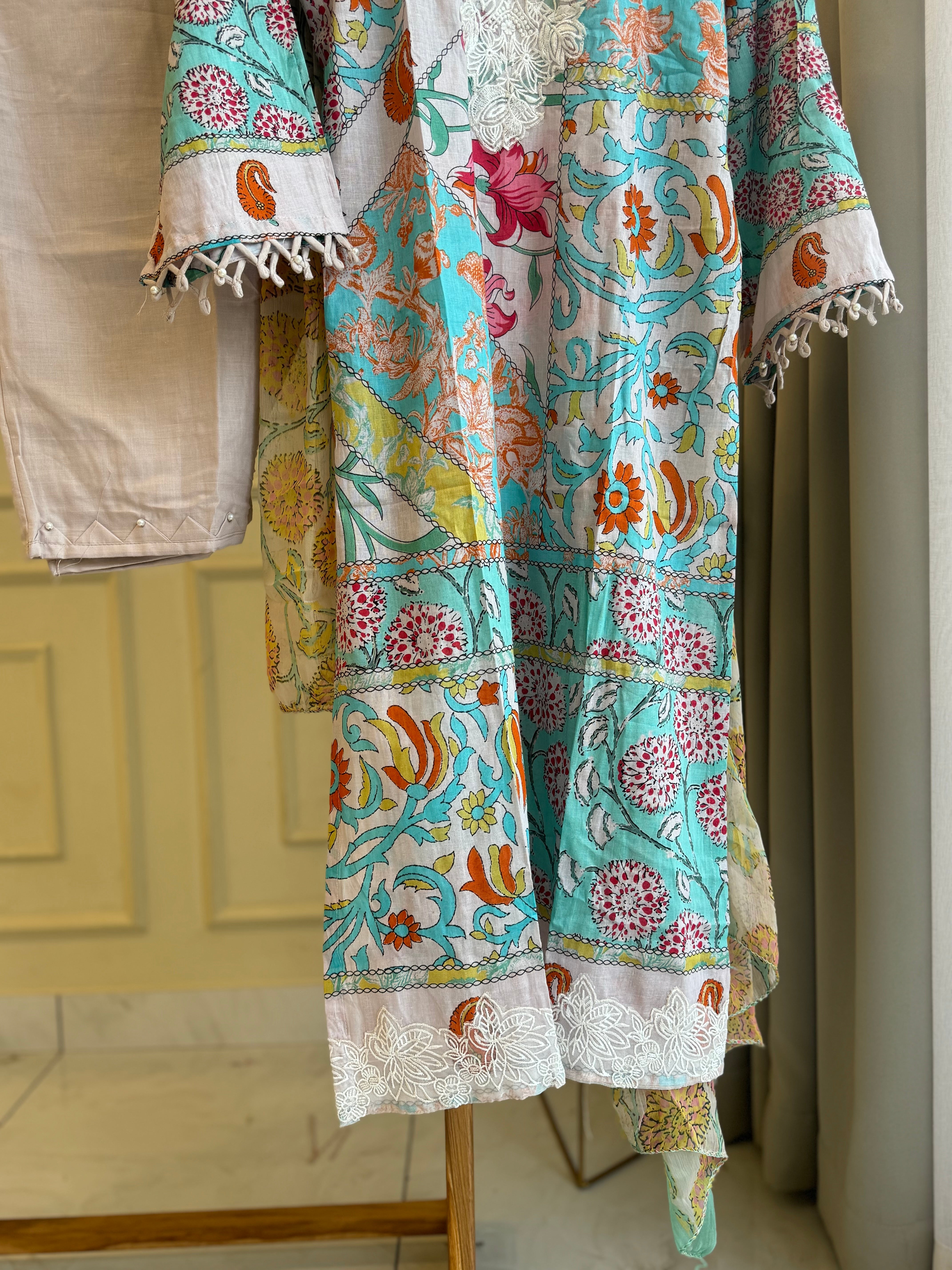 Pure  Cotton suit with embroidered patches and detailings-8