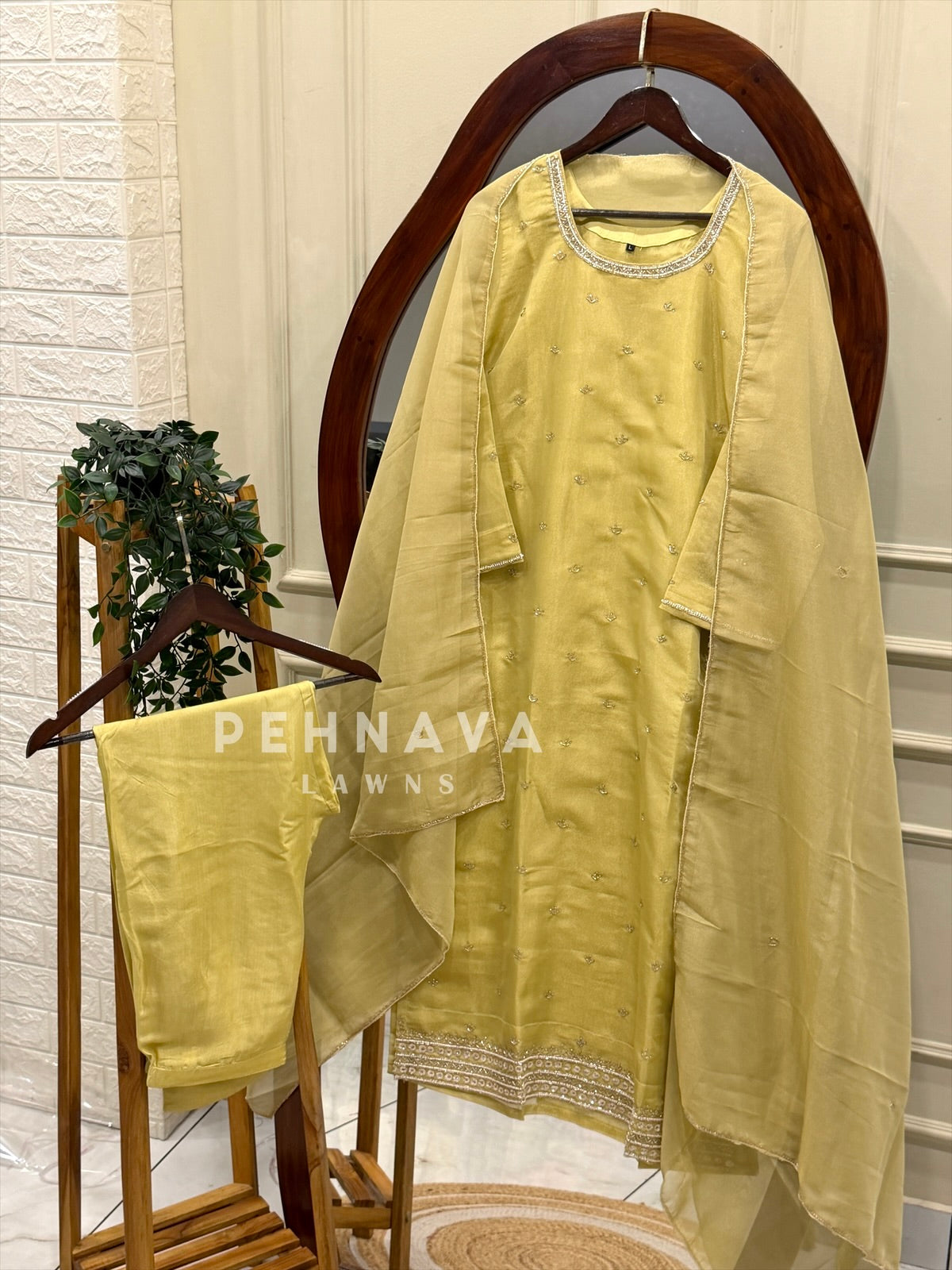 Tissue Handworked Stitched Suit-RR335