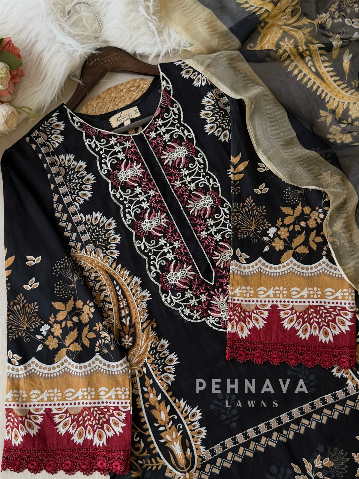 Signature Printed Lawn Unstitched Suit 1556