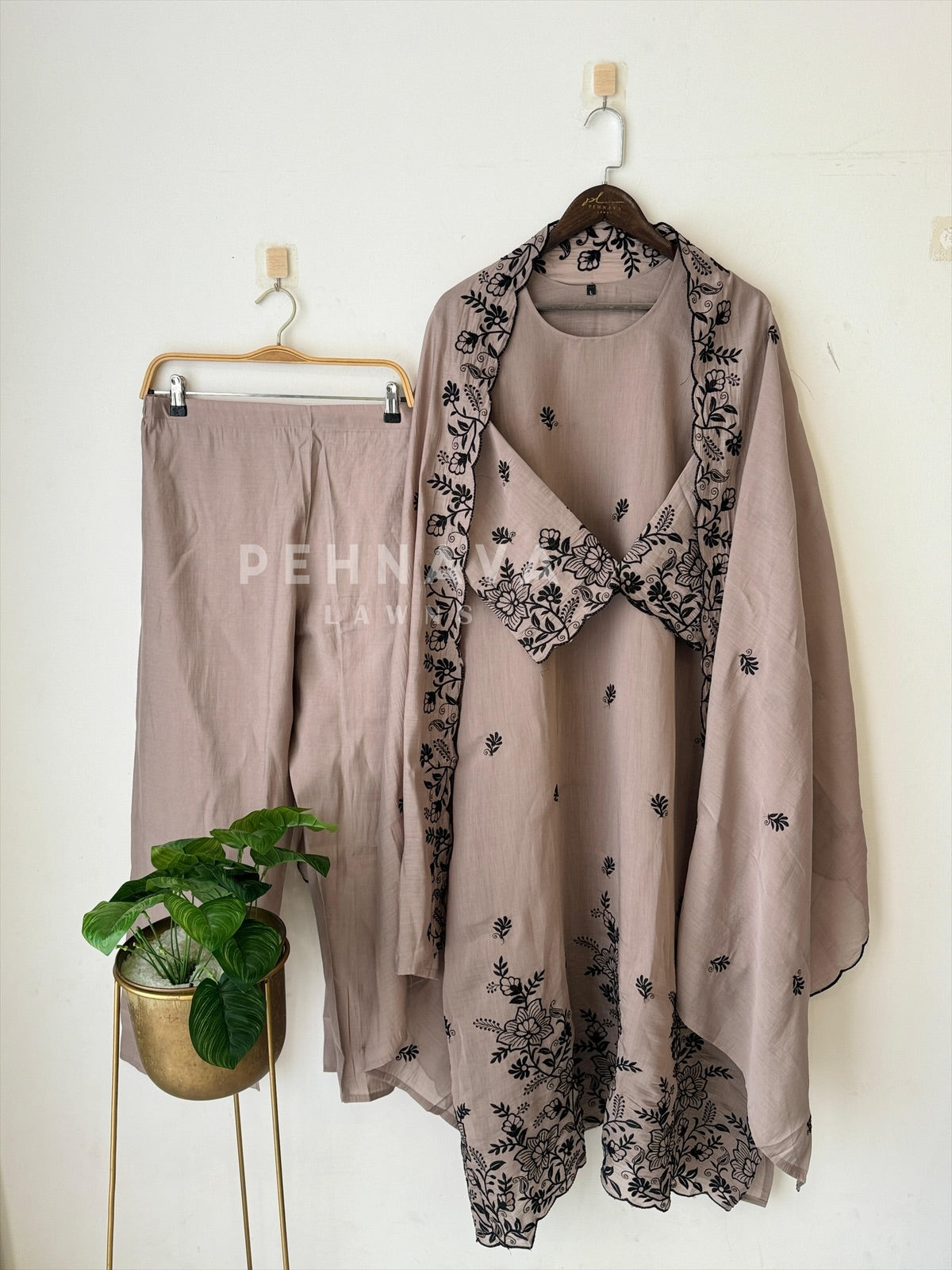 Chanderi Floral Threadwork Suit- 3013 - Pehnava Lawns