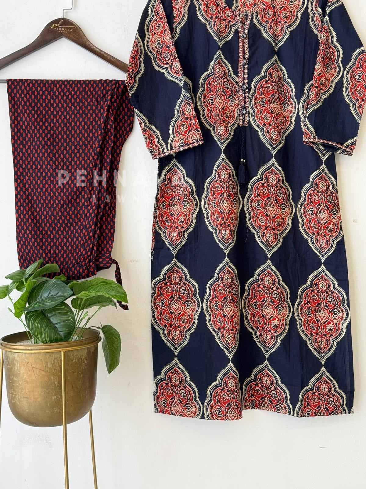 Navy Blue printed Suit Set-18115 - Pehnava Lawns