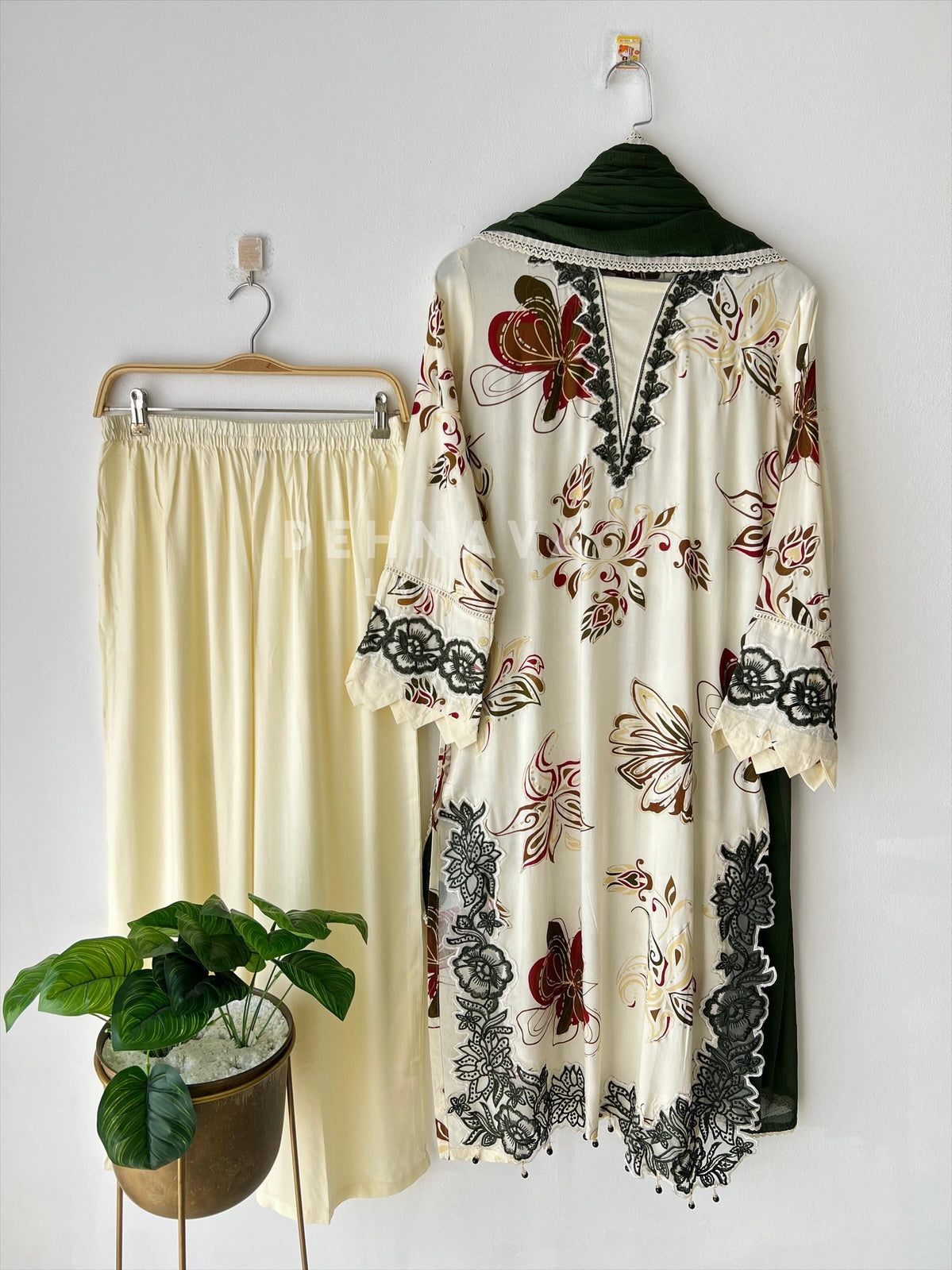 New Floral Embroidery Kurtha Suit - Pehnava Lawns