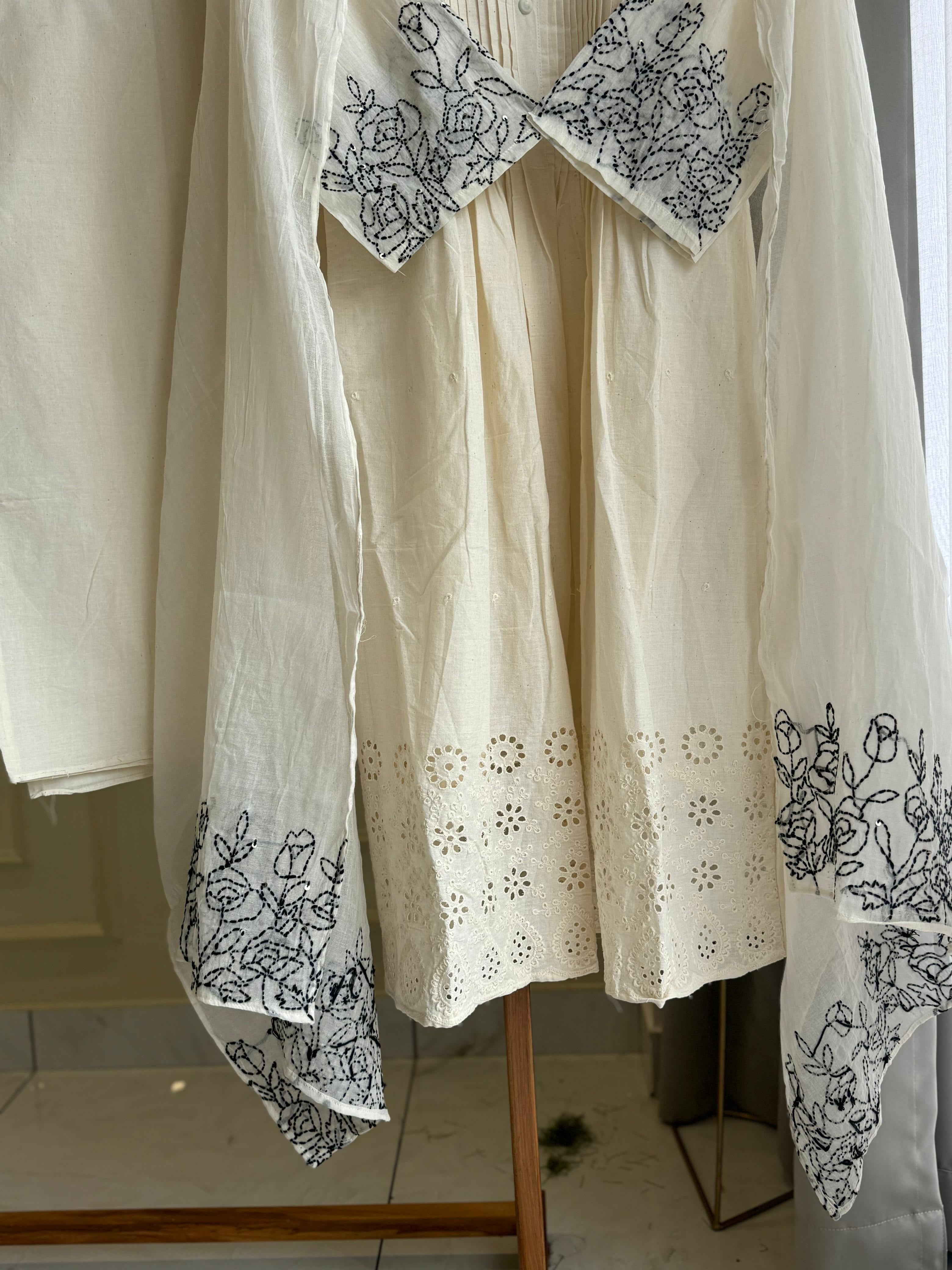 Cotton suit with knot-work detailings-4049