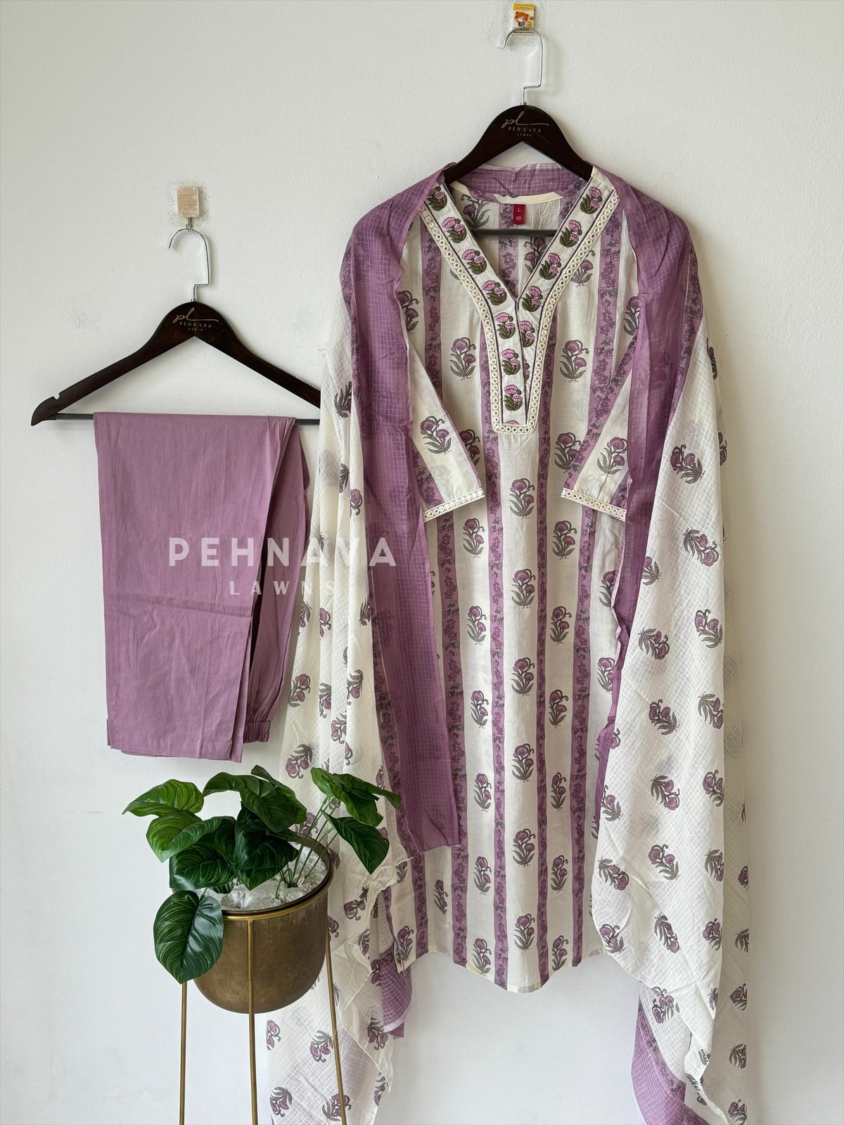 Floral Pattern Cotton Suit-4005 - Pehnava Lawns