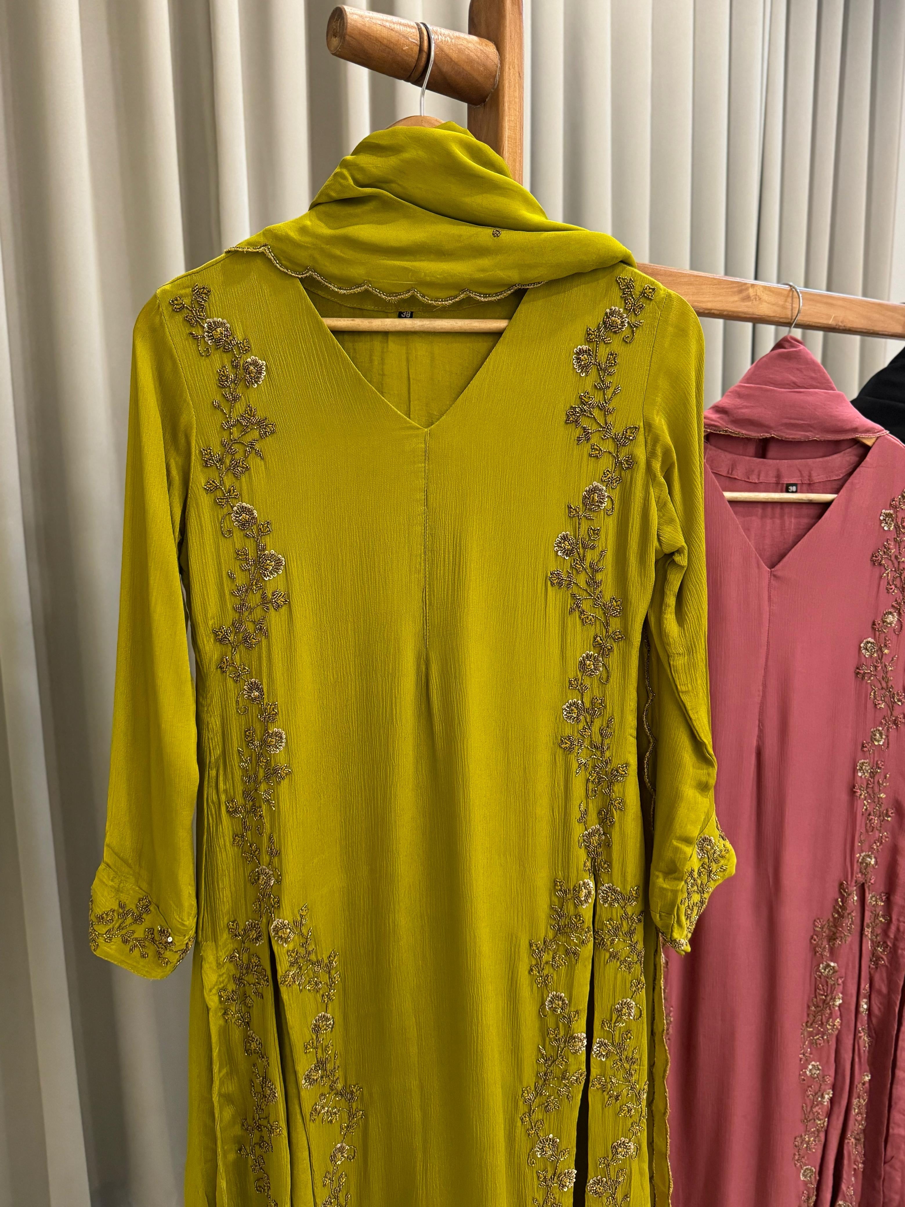 Chinnon handworked Side-slitted suit with flared bottom