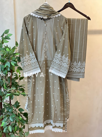 Luxurious trendy pure lawn