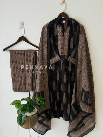 Classic Work Print Suit-No.11/3 - Pehnava Lawns