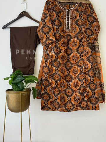 Heritage Kurtha Suit Set-18518 - Pehnava Lawns