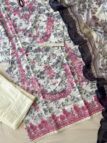 Floral Embroidered Lawn Suit-4004 - Pehnava Lawns
