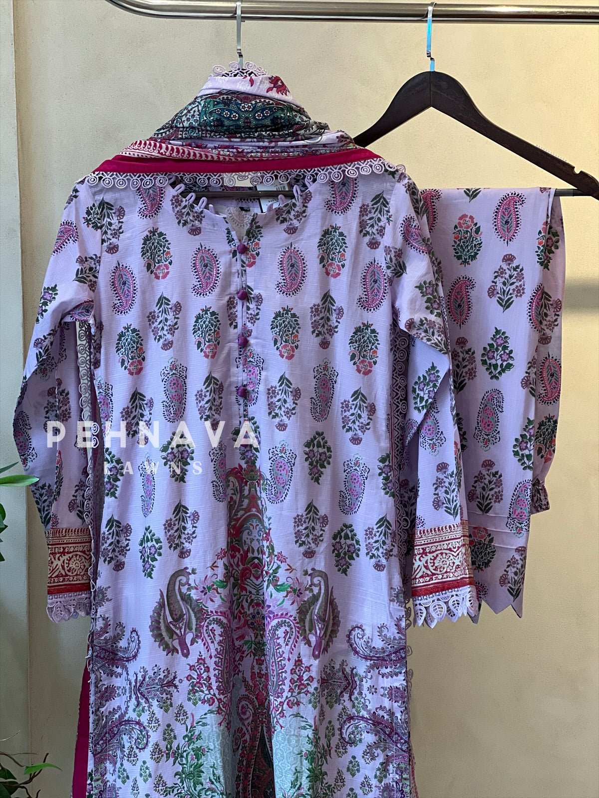 Luxurious trendy pure lawn