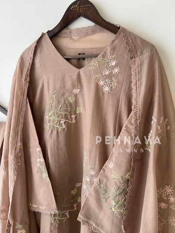 Embroidered Floral Kurta with Lace‑Trim Suit-4138 - Pehnava Lawns