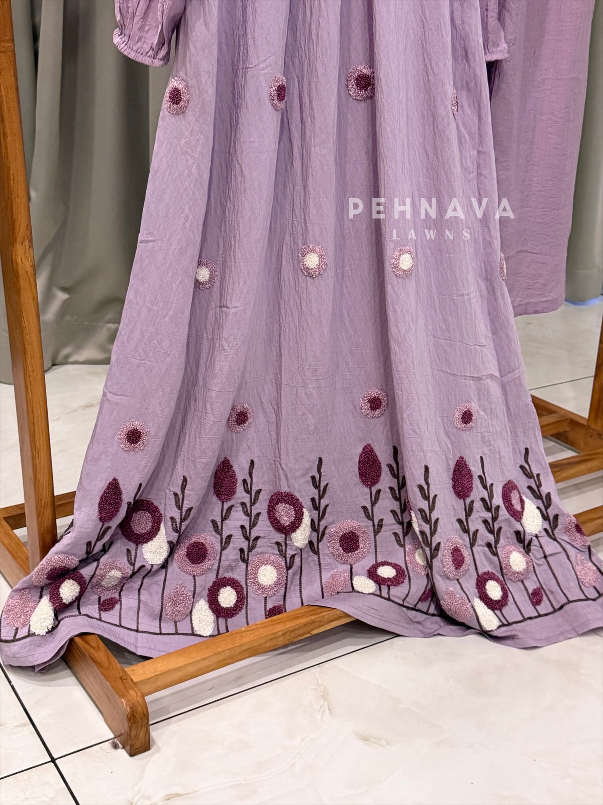 Halter neck Noodle Embroidered Suit 5006
