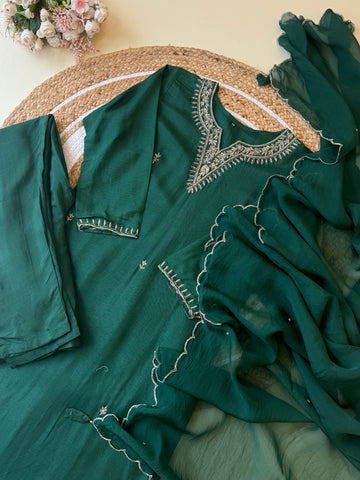 Silk hand detailed suit with organza scalloped dupatta -green8671