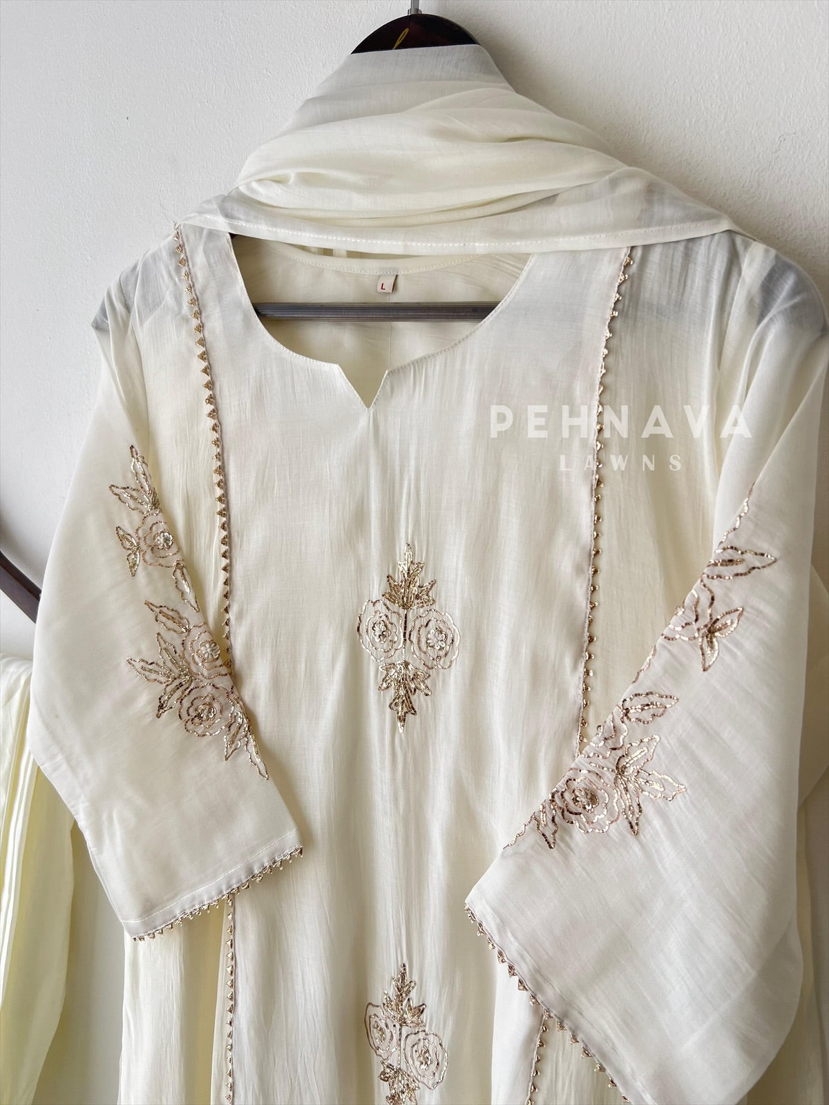 Rose Motif Embroidery Suit-4185 - Pehnava Lawns