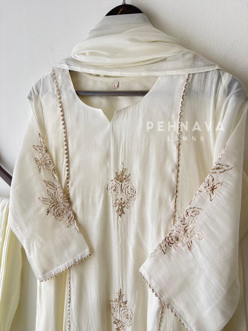 Rose Motif Embroidery Suit-4185 - Pehnava Lawns