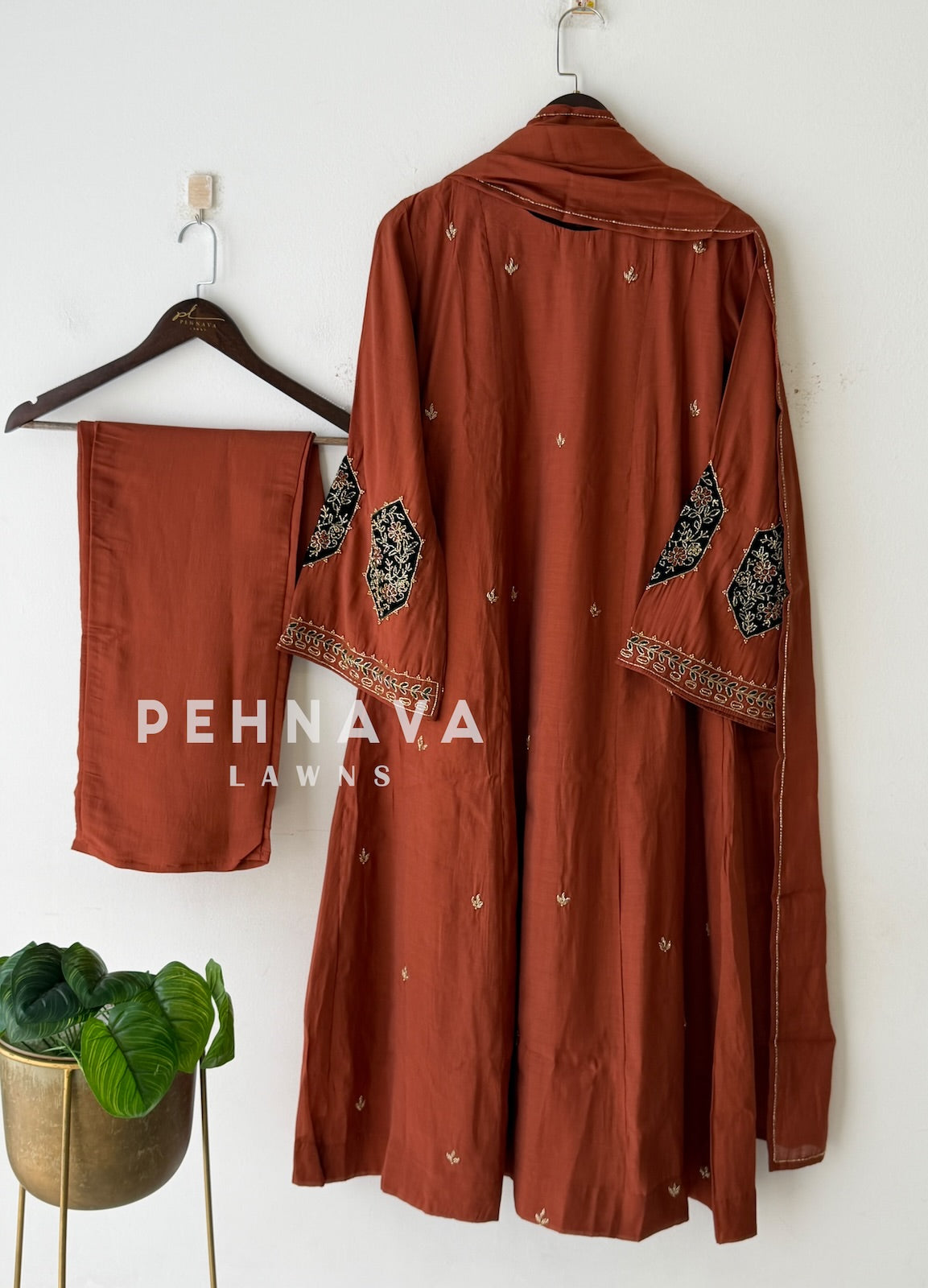 Handworked Anarkali Set with Velvet Detailing(25-30 Days Dispatch Time)