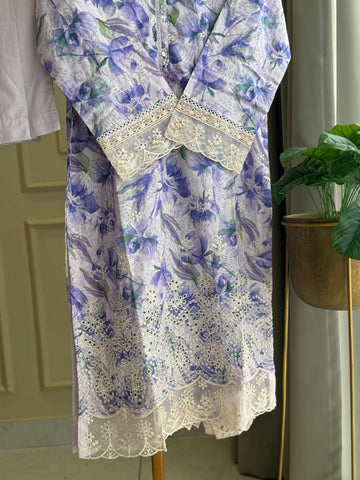Signature Lawn Suit Featuring Lace Detailings-7