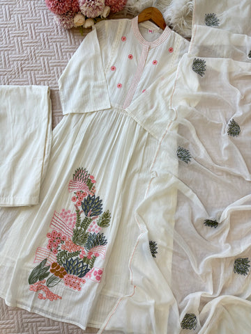 Cotton pleated suit with Embroidery detailings