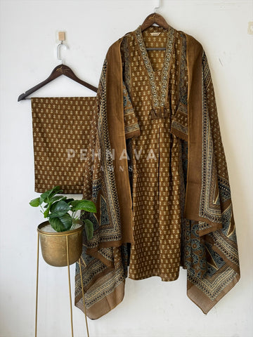 Block Print Salwar Suit - Pehnava Lawns
