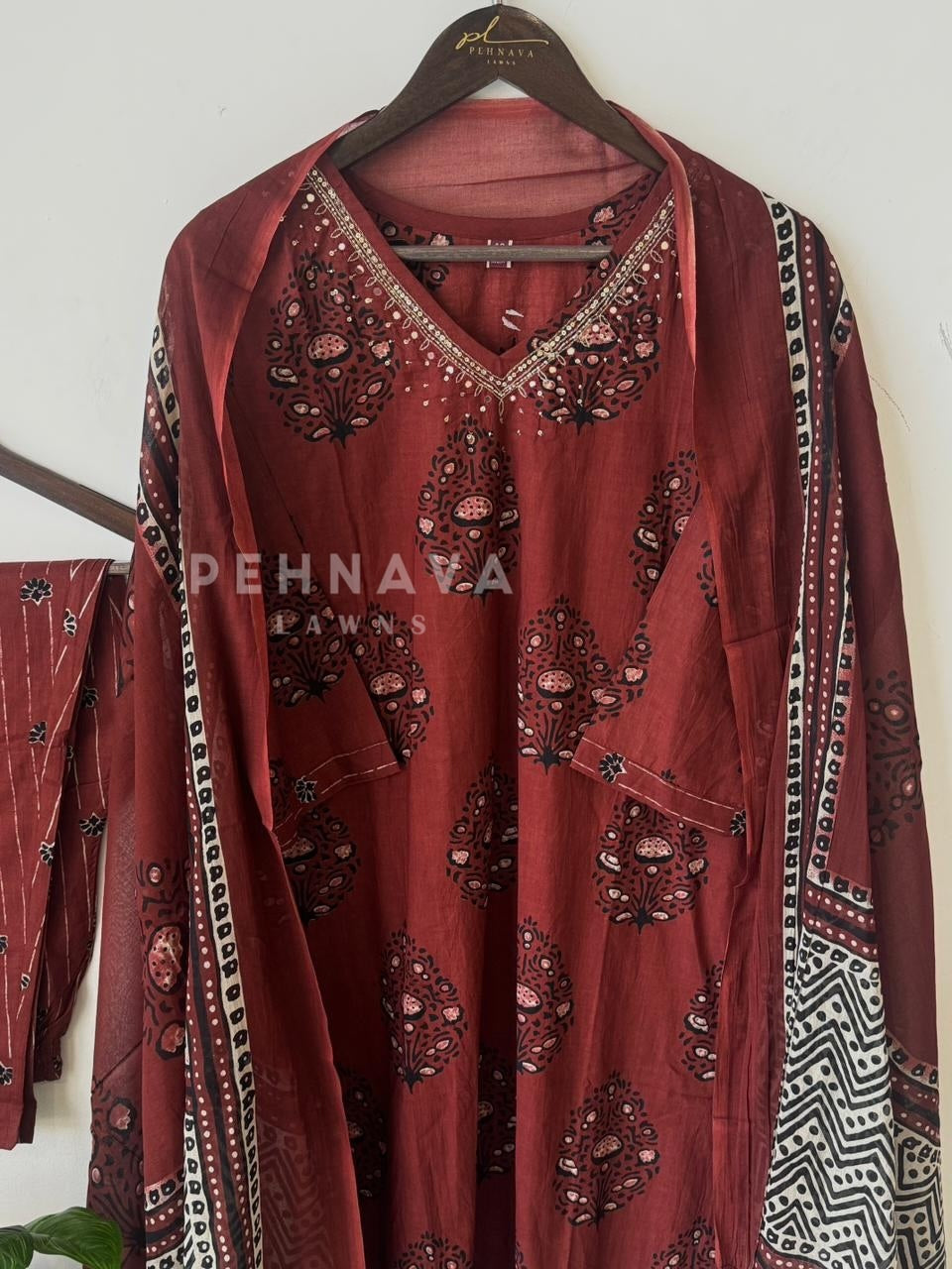 Printed Three-Piece Suit Set-17033 - Pehnava Lawns