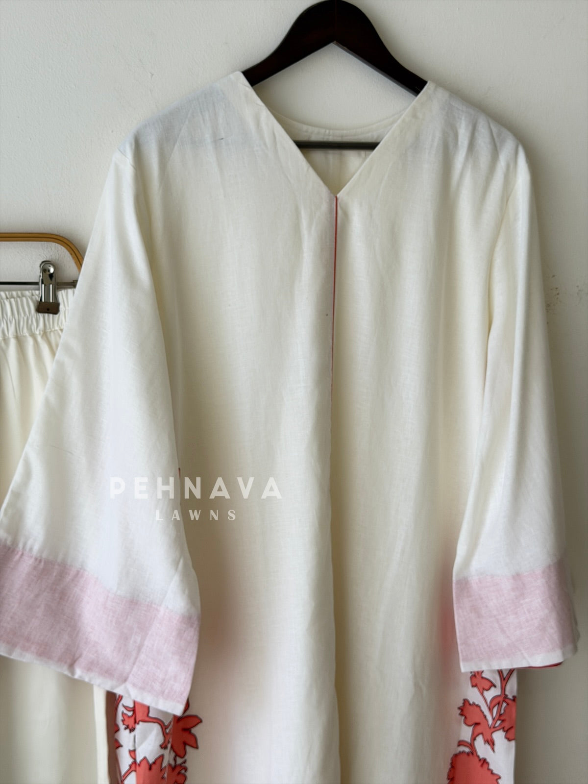 Floral Border Linen Set B255