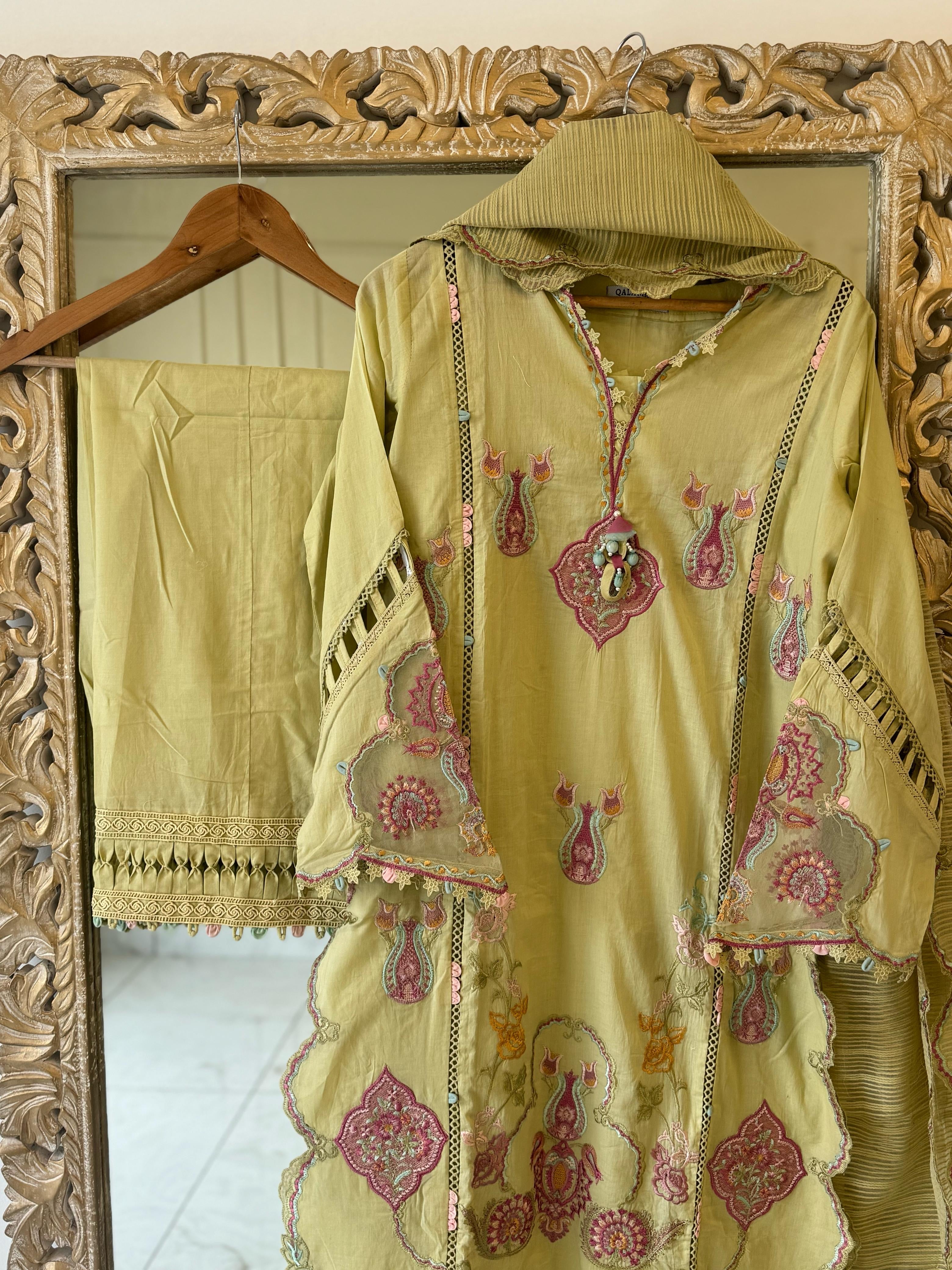Qalamkar’s Pret Suit-1