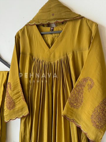 Classic Paisley Chanderi Suit [6-8 Dispatching time] - Pehnava Lawns