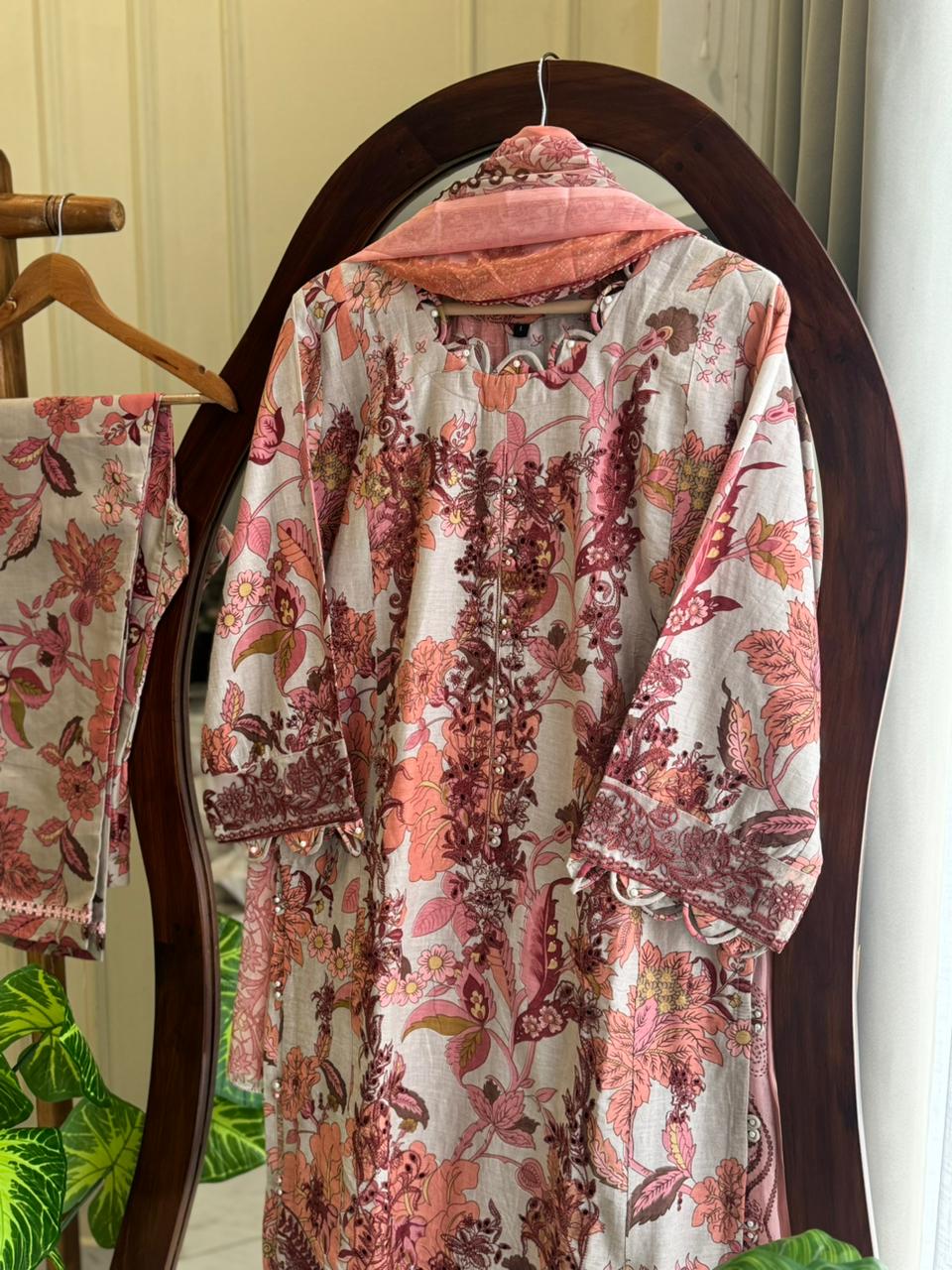 Traditional Embroidery Detailed Suit-5