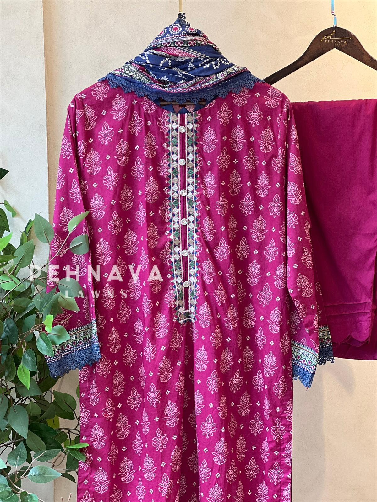 Luxurious trendy pure lawn