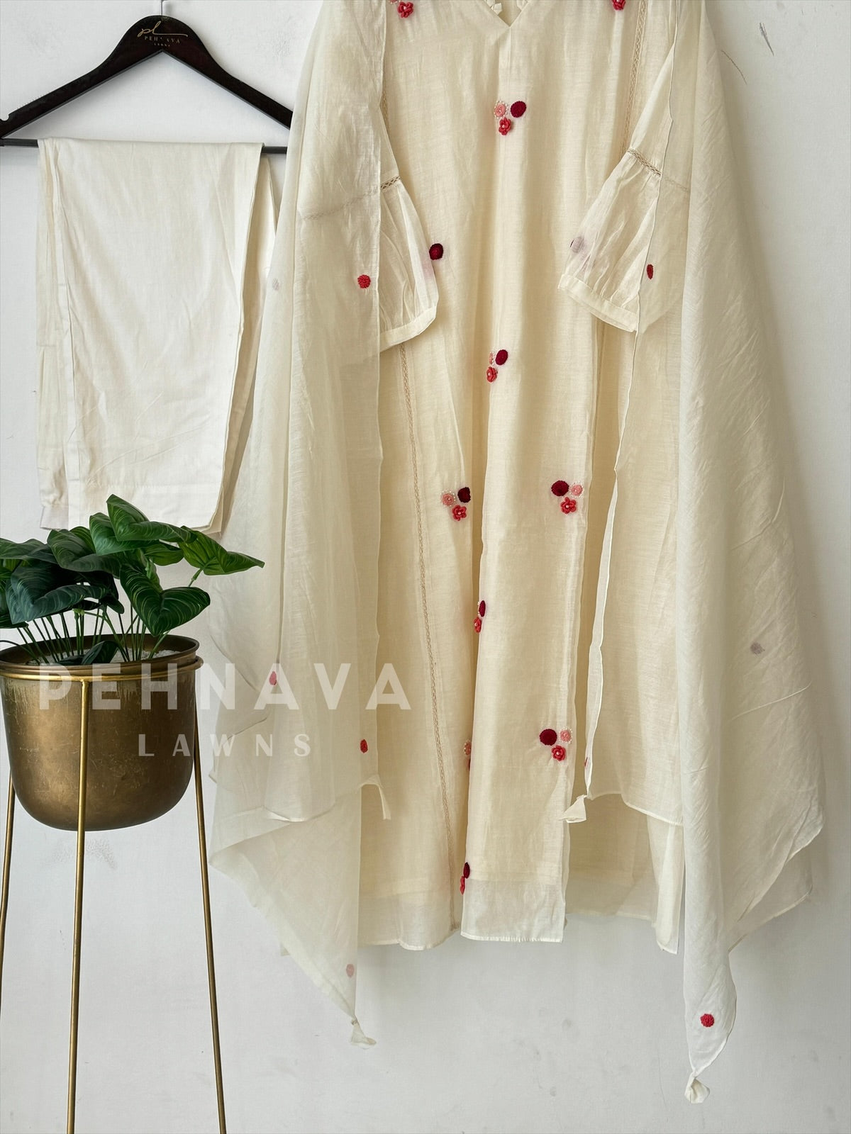 Floral Butti Chanderi Suit - Pehnava Lawns