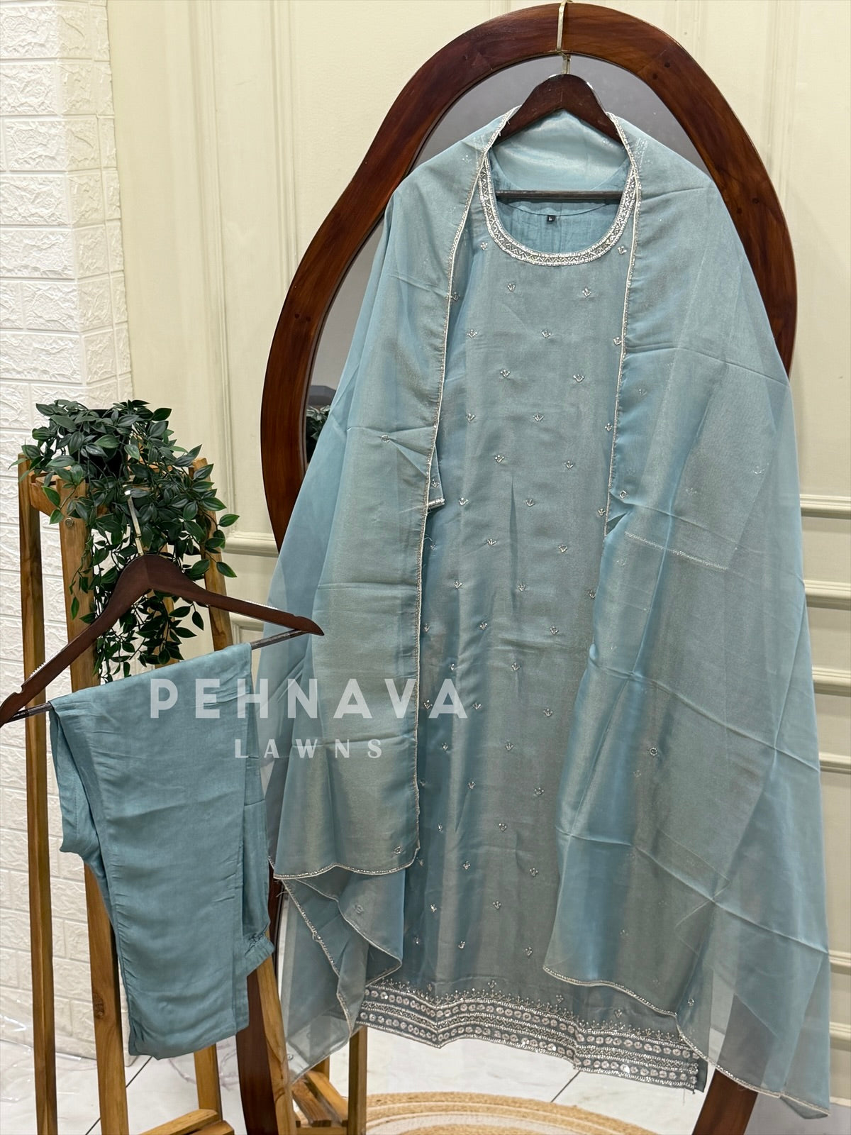 Tissue Handworked Stitched Suit-RR335