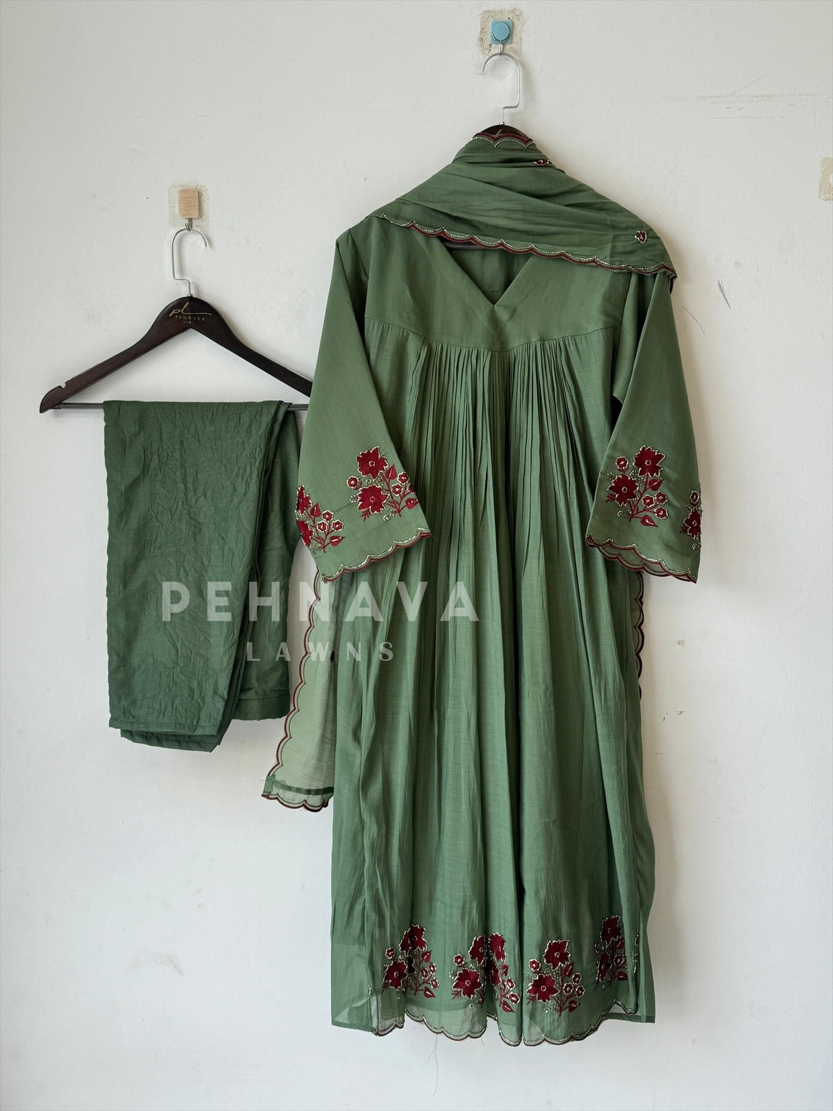 Handworked pleated suit [6-8 Days Dispatching Time] - Pehnava Lawns
