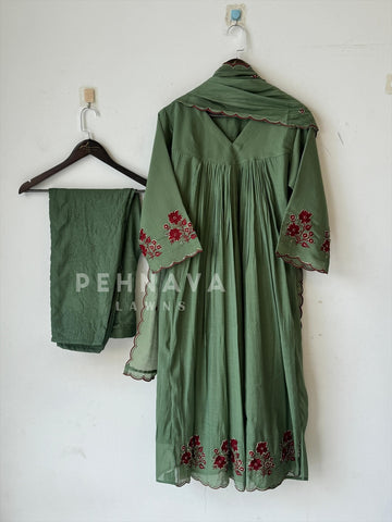 Handworked pleated suit [6-8 Days Dispatching Time] - Pehnava Lawns