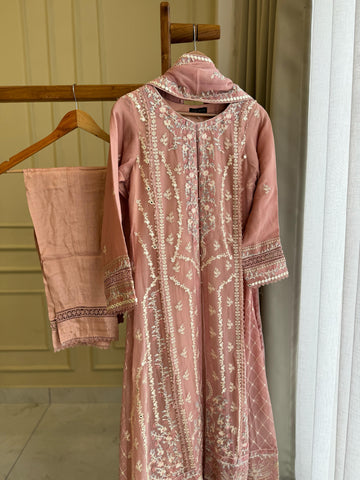 Agha Noor’s Chiffon Gown-2