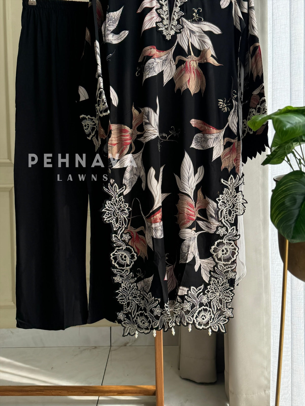 Floral Embroidery Kurtha set - Pehnava Lawns