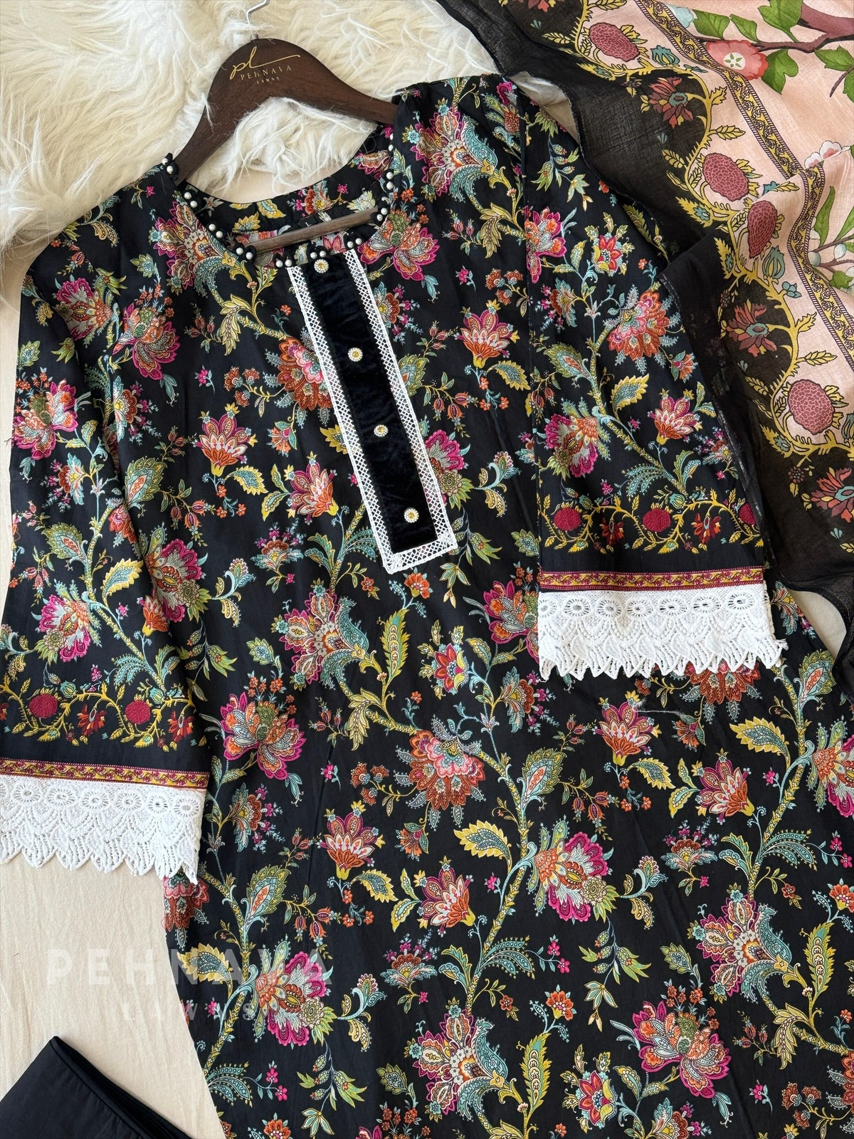 Cotton Printed Suit Set-1304 - Pehnava Lawns