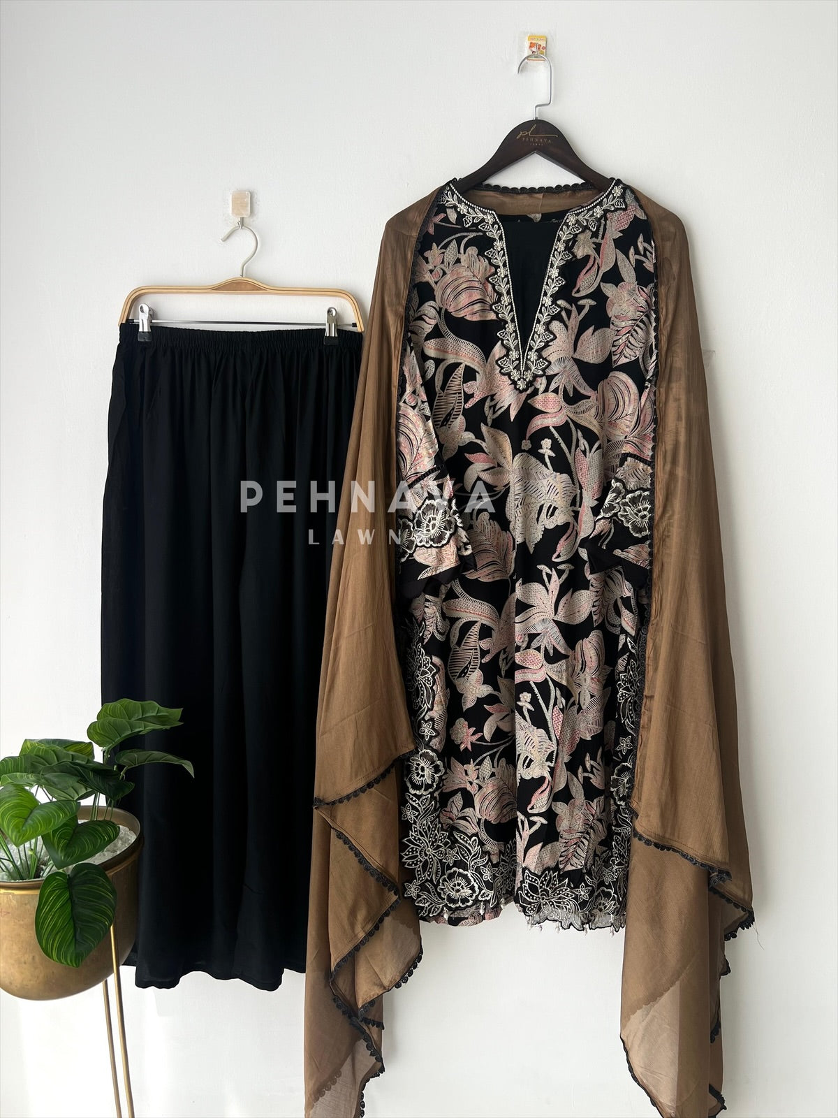 New Floral Embroidery Kurtha Suit