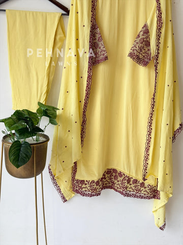 Lace‑Trimmed Embroidered Ensemble-16344