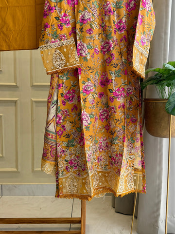 Signature Lawn Suit Featuring Lace Detailings-4