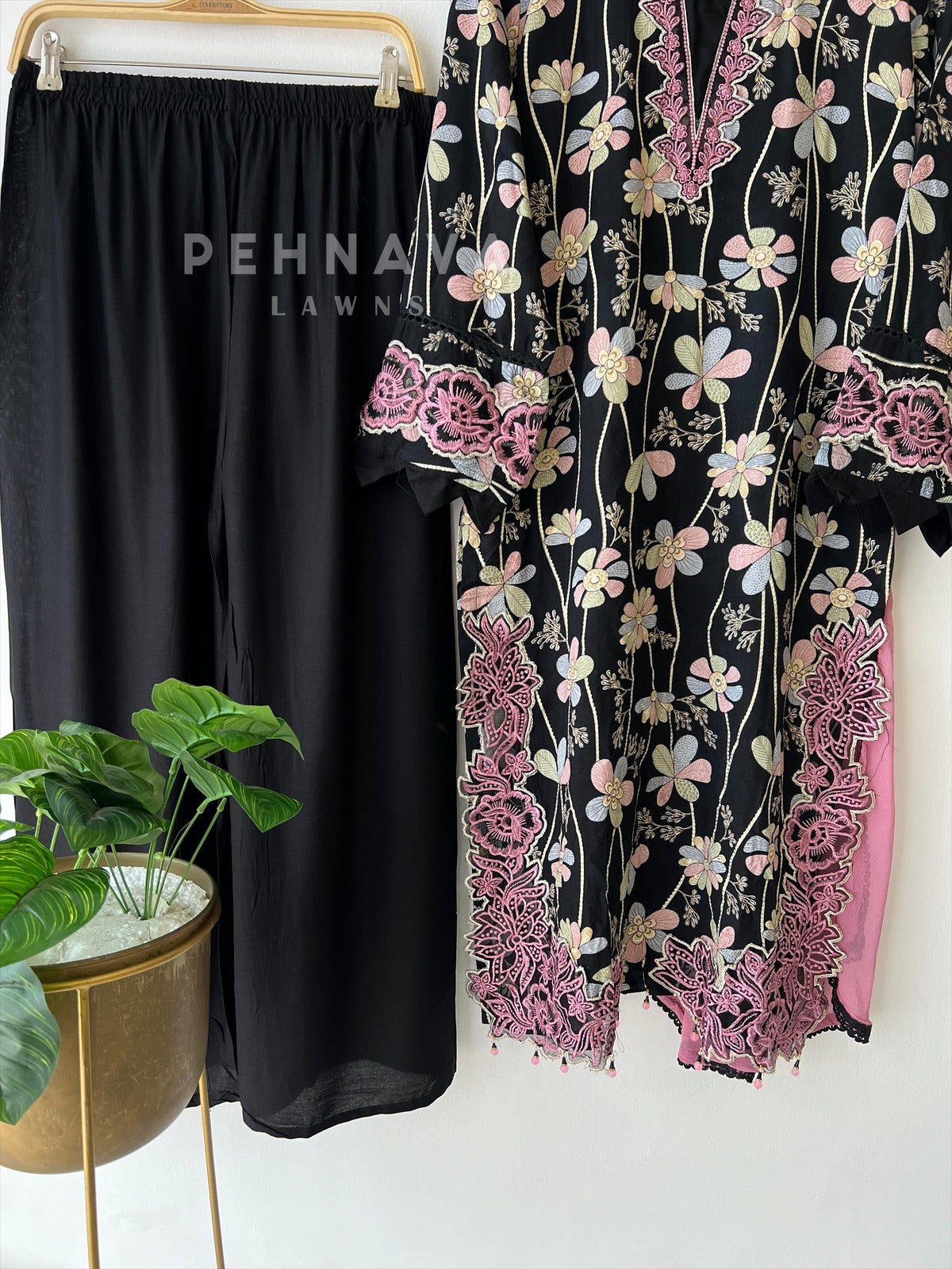 New Floral Embroidery Kurtha Suit