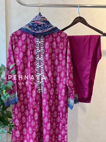 Luxurious trendy pure lawn
