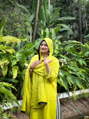 Contrast Border With Dupatta