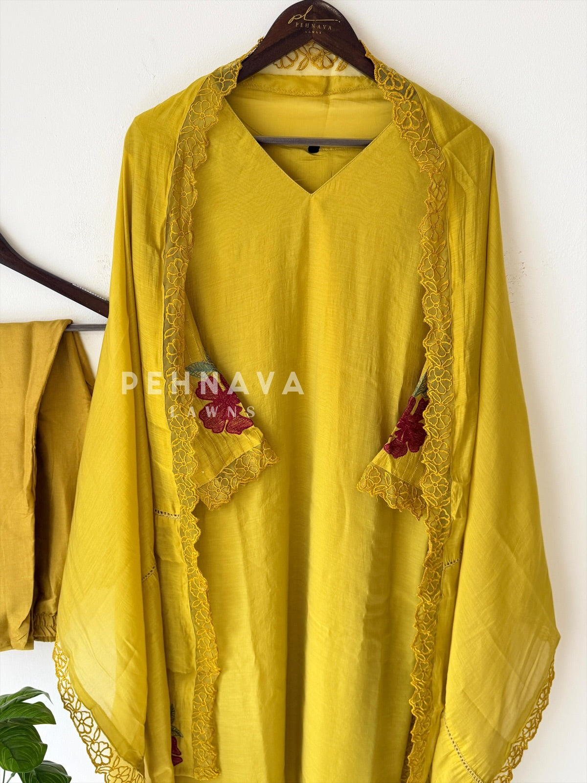 Lace‑Trimmed Embroidery Lawn Suit-16327