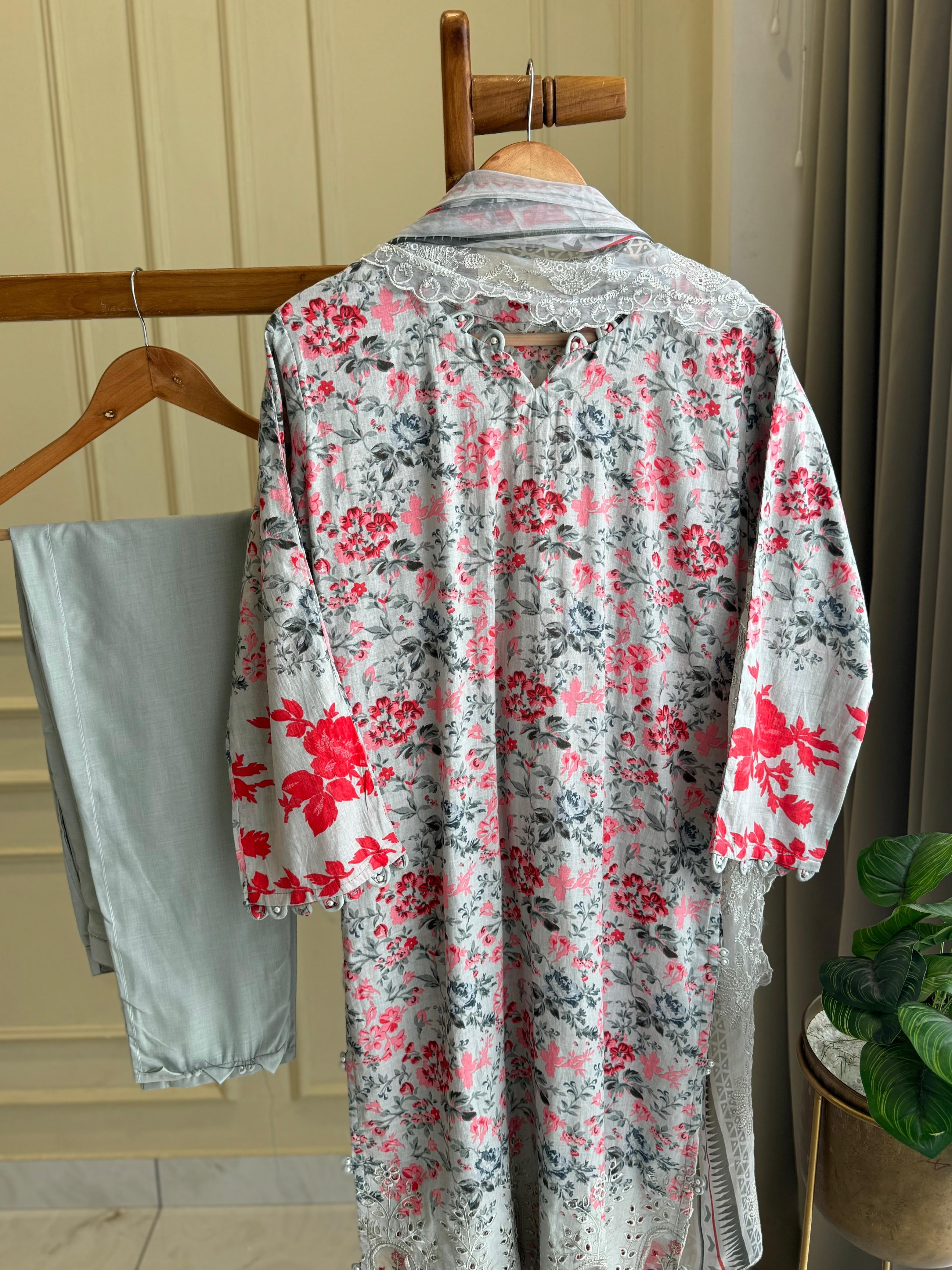 Floral Patterned Ready to Wear Suit-006