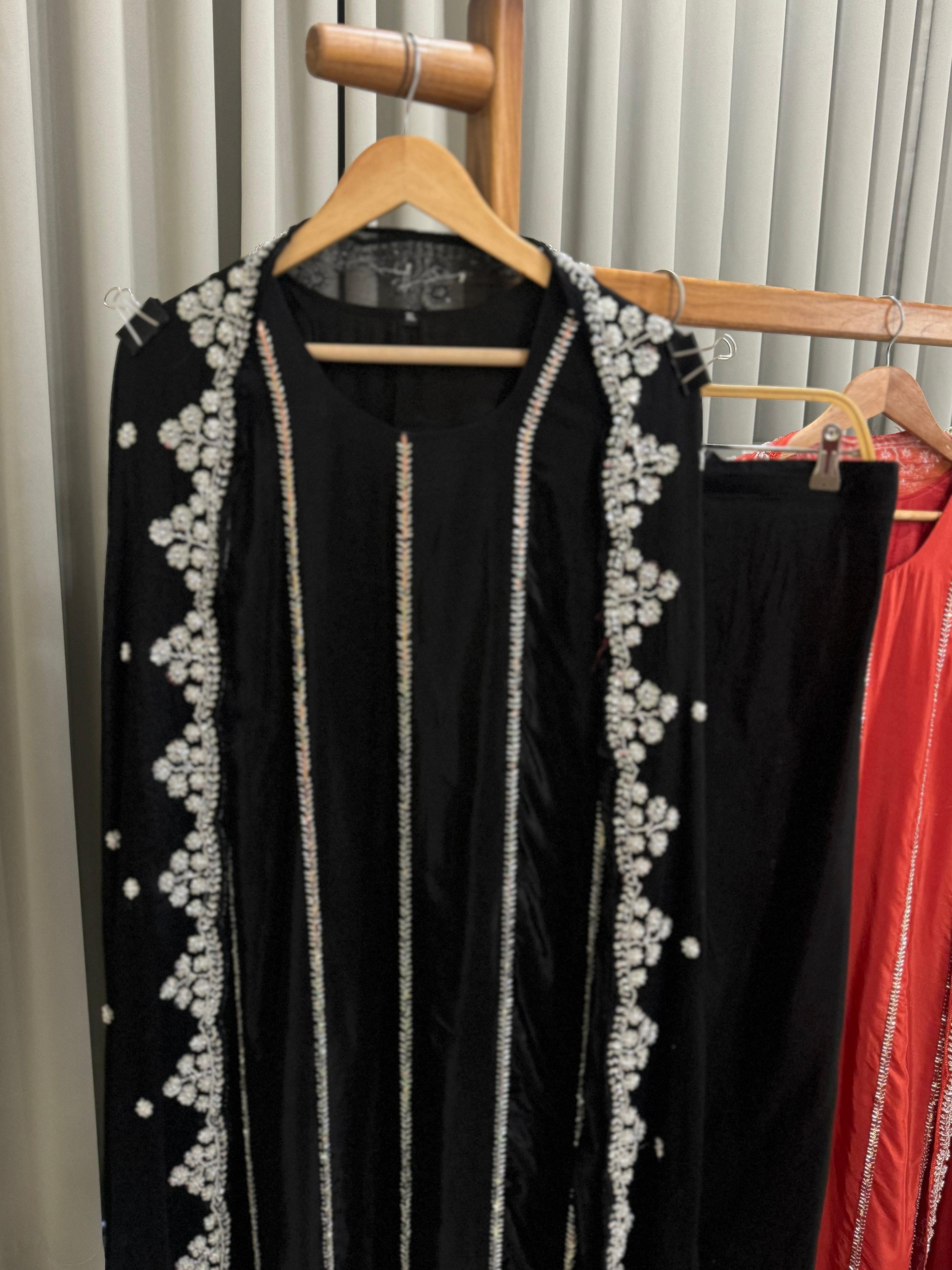 Premium Handworked Crepe Stright-cut suit-3468